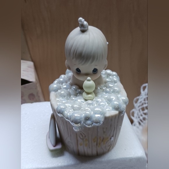 Precious Moments 1987#104817 "A Tub Full of Love" & 1995#1432 Garden of Friends - Picture 9 of 13